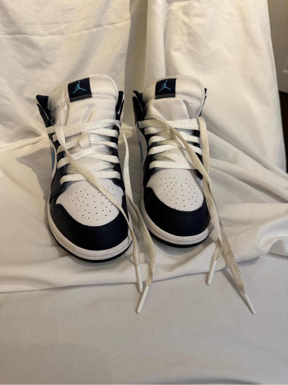 Jordan Kids Mid-Top Sneakers in White, Navy & Blue - Picture 3 of 10